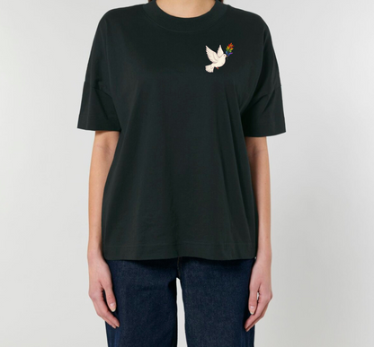 Oversize Classic T-Shirt  "Friedenstaube Pride Edition"